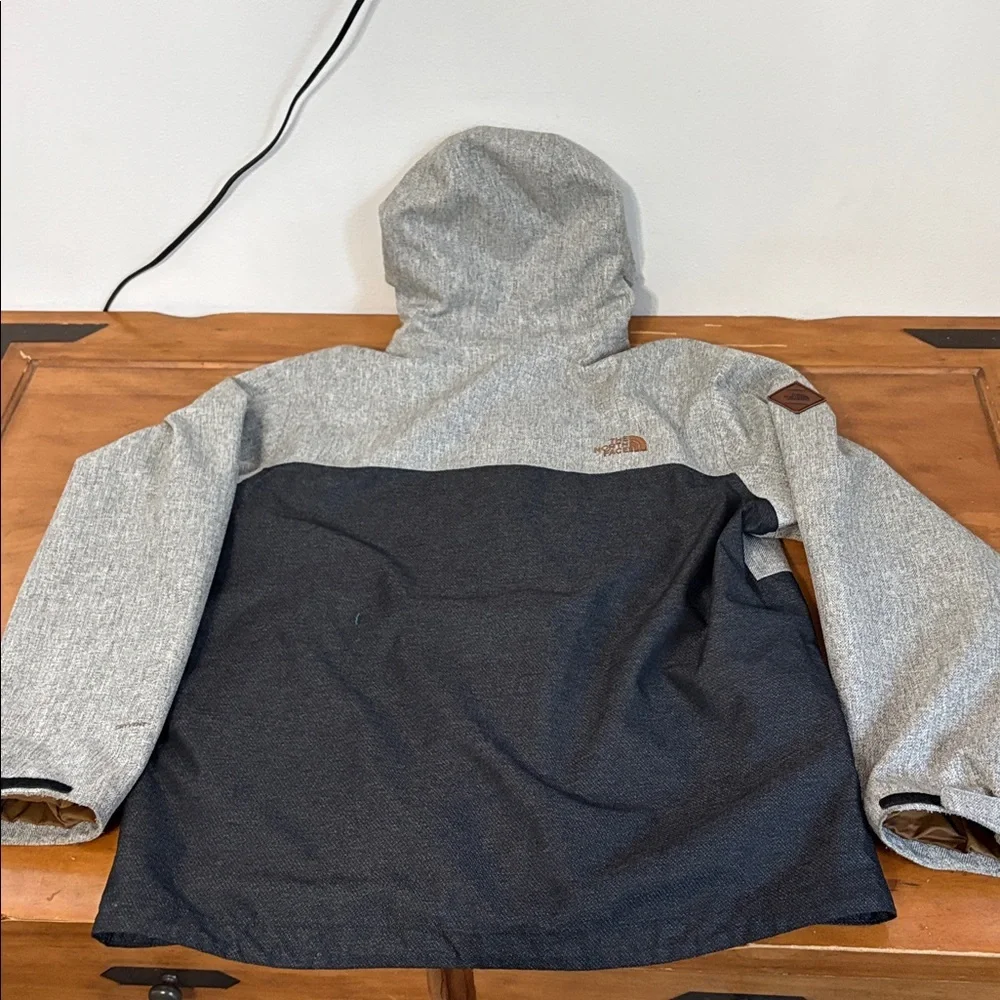 The North Face Millerton Gray and Black Performance Jacket Size XL